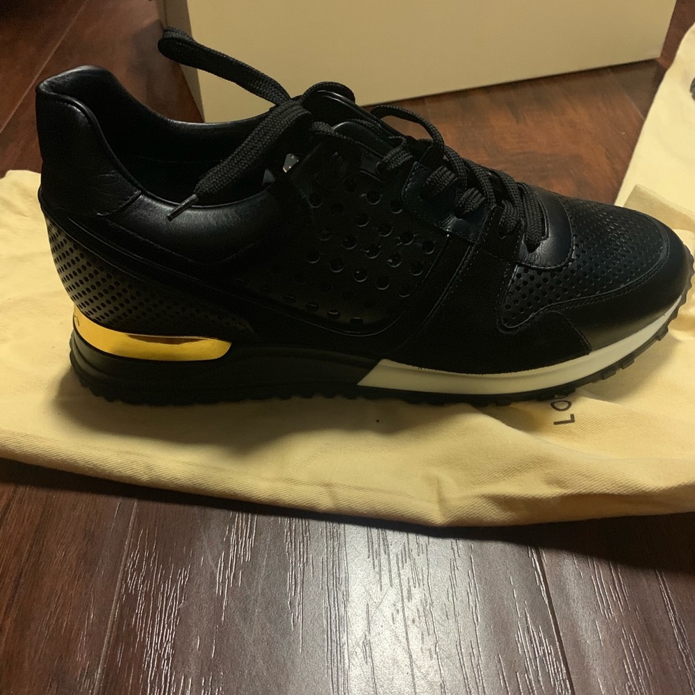 Louis Vuitton women’s Sneakers - Picture 2 of 8